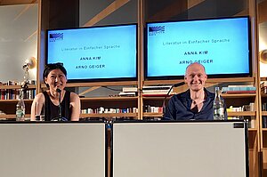 Foto zeigt Anna Kim und Arno Geiger bei der Lesung im Literaturhaus. Foto zeigt Anna Kim und Arno Geiger bei der Lesung im Literaturhaus.